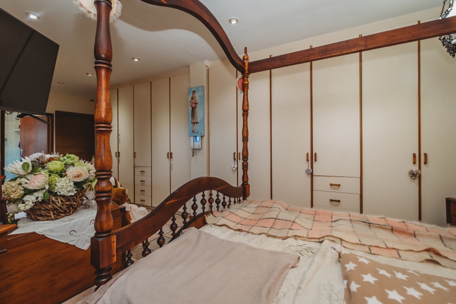 7 Bedroom Property for Sale in Outeniqua Strand Western Cape